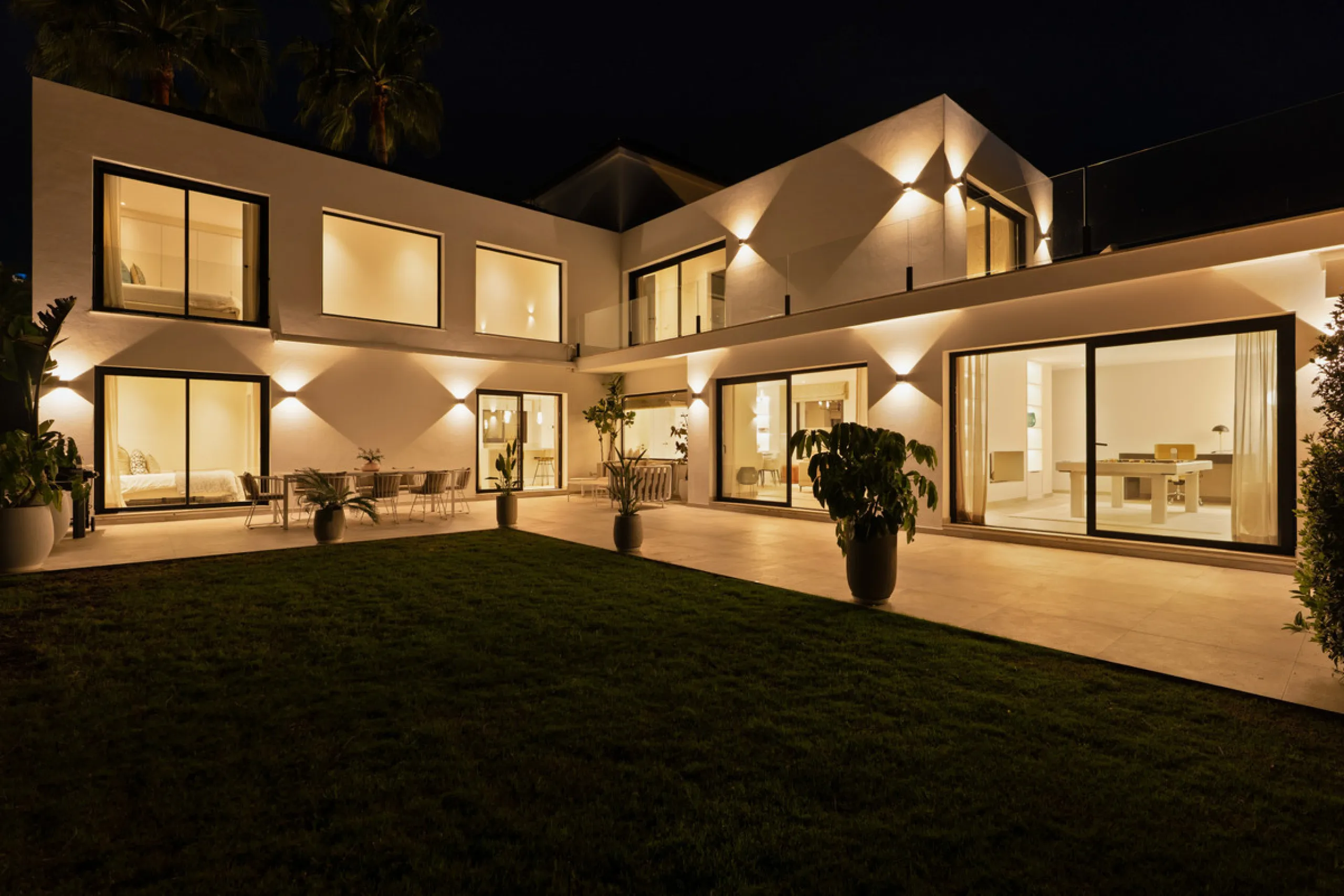 Introducing this fully renovated villa, ideally situated on a quiet cul-de-sac in the highly sought-after area of Las Brisas, just a short walk from Las Brisas Golf Club.