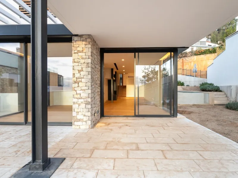 Newly Built Luxury Home with Views and Pool in Sarria, Barcelona