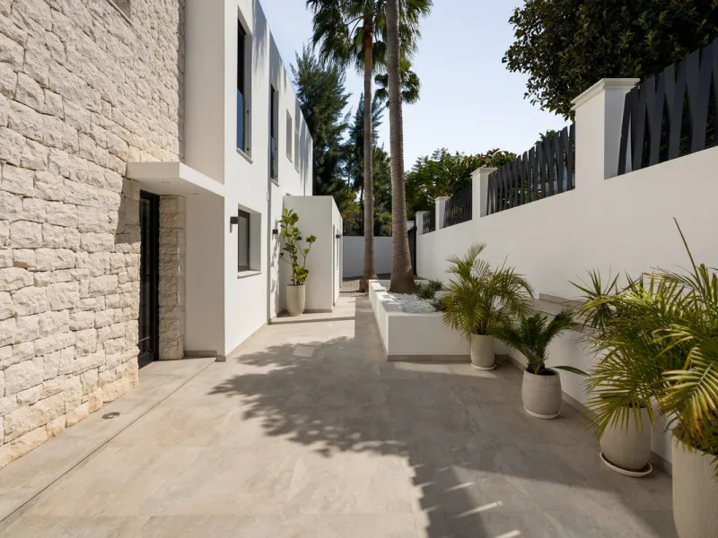 Introducing this fully renovated villa, ideally situated on a quiet cul-de-sac in the highly sought-after area of Las Brisas, just a short walk from Las Brisas Golf Club.