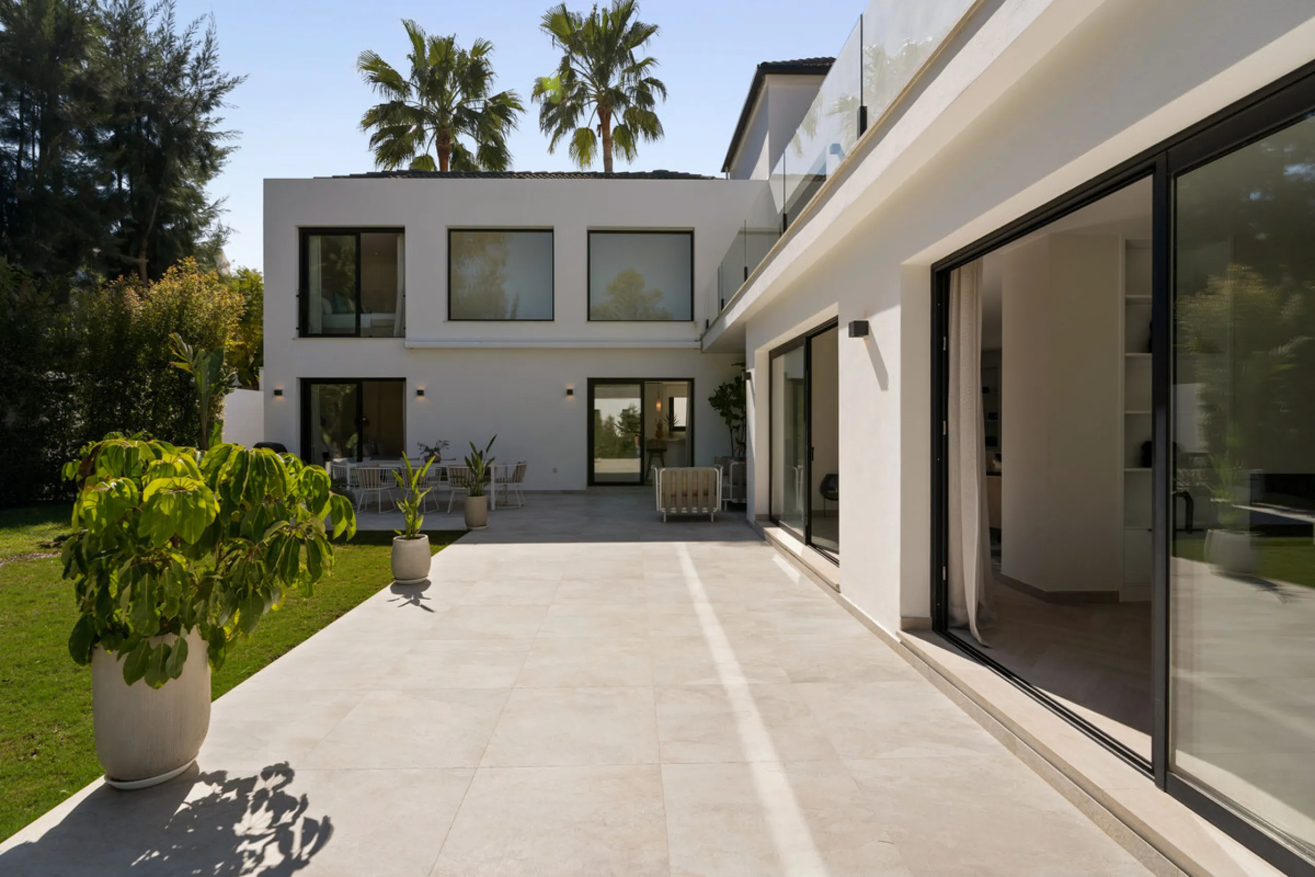 Introducing this fully renovated villa, ideally situated on a quiet cul-de-sac in the highly sought-after area of Las Brisas, just a short walk from Las Brisas Golf Club.
