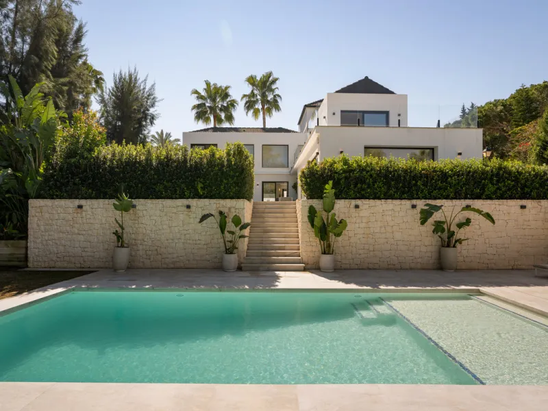 Introducing this fully renovated villa, ideally situated on a quiet cul-de-sac in the highly sought-after area of Las Brisas, just a short walk from Las Brisas Golf Club.
