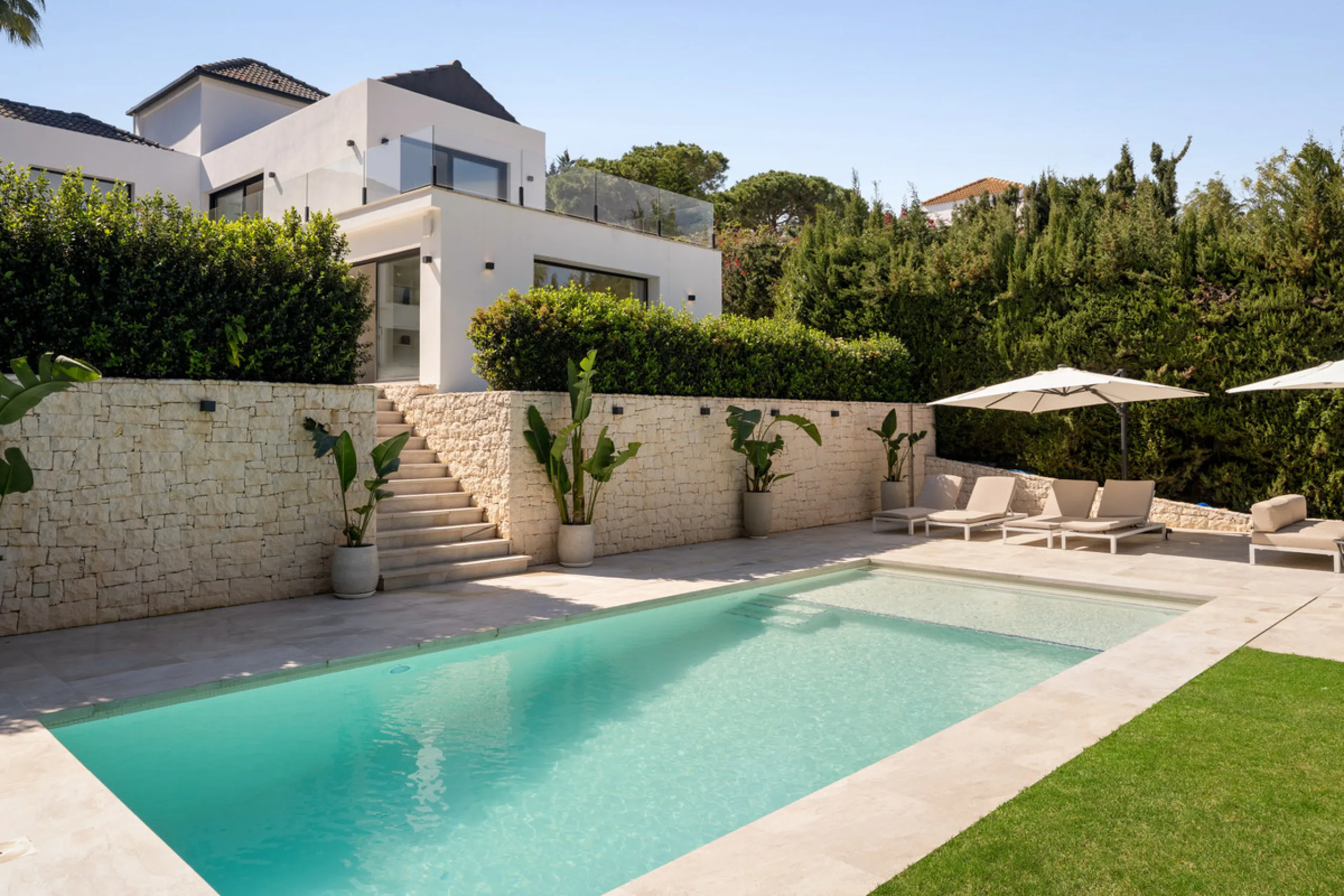 Introducing this fully renovated villa, ideally situated on a quiet cul-de-sac in the highly sought-after area of Las Brisas, just a short walk from Las Brisas Golf Club.