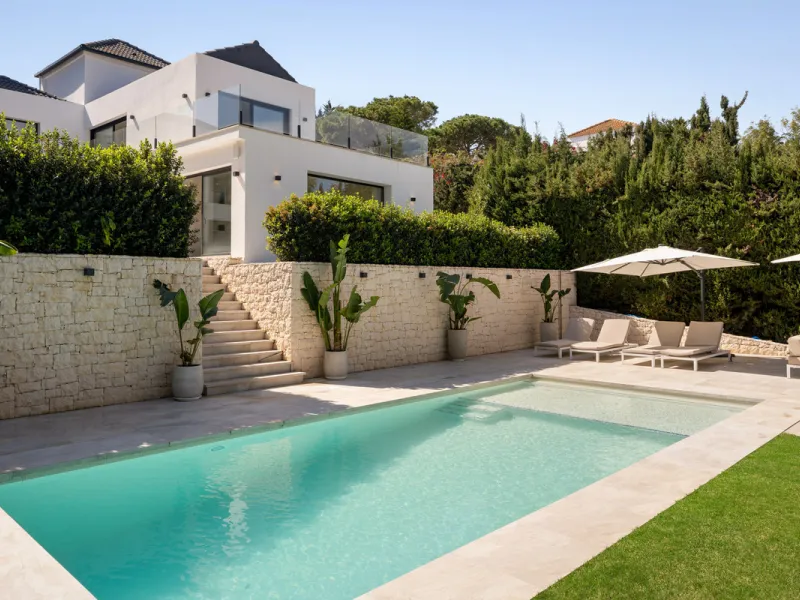 Introducing this fully renovated villa, ideally situated on a quiet cul-de-sac in the highly sought-after area of Las Brisas, just a short walk from Las Brisas Golf Club.