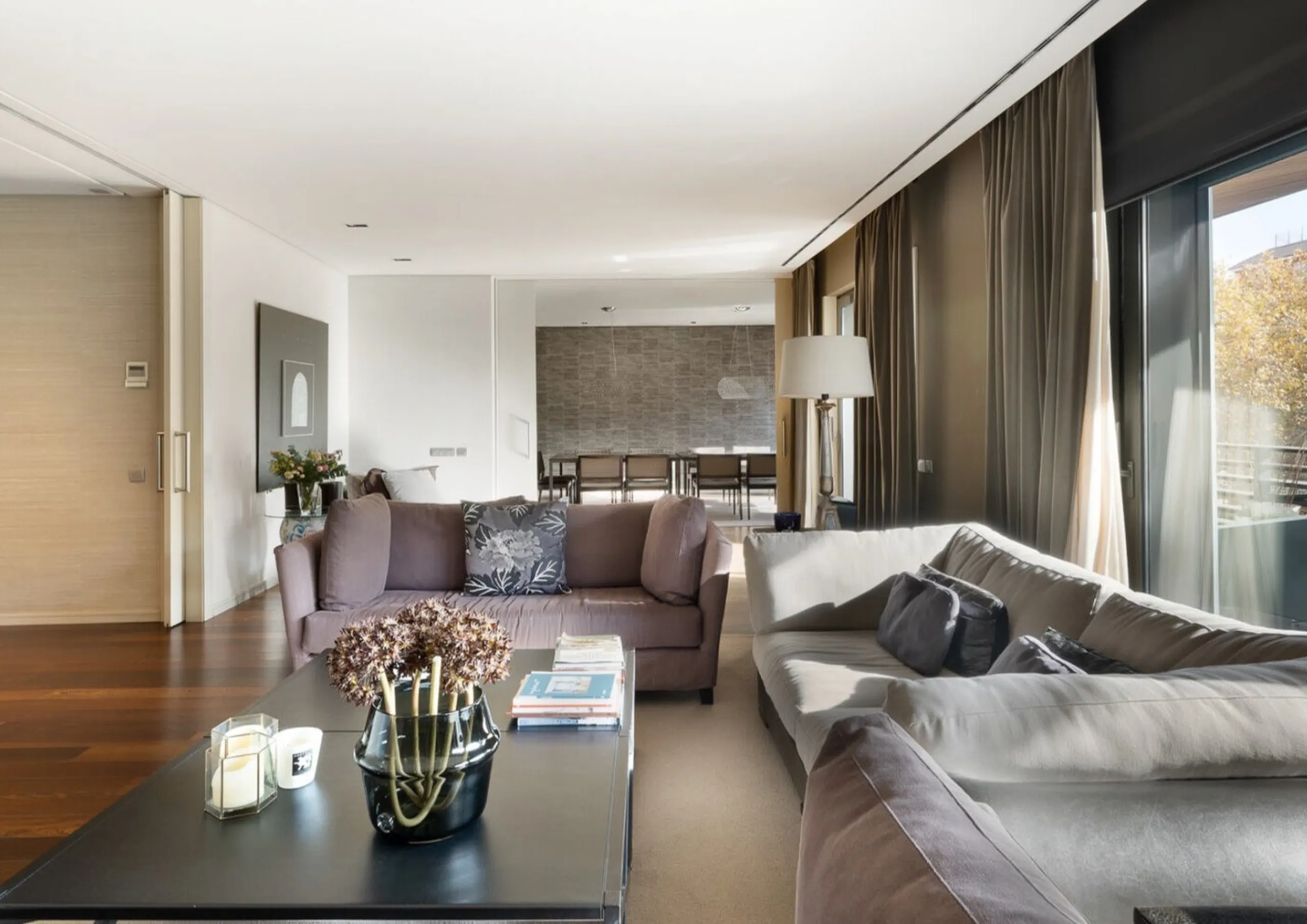 Spacious Refurbished Apartment with Terrace and Pool in Bonanova, Barcelona