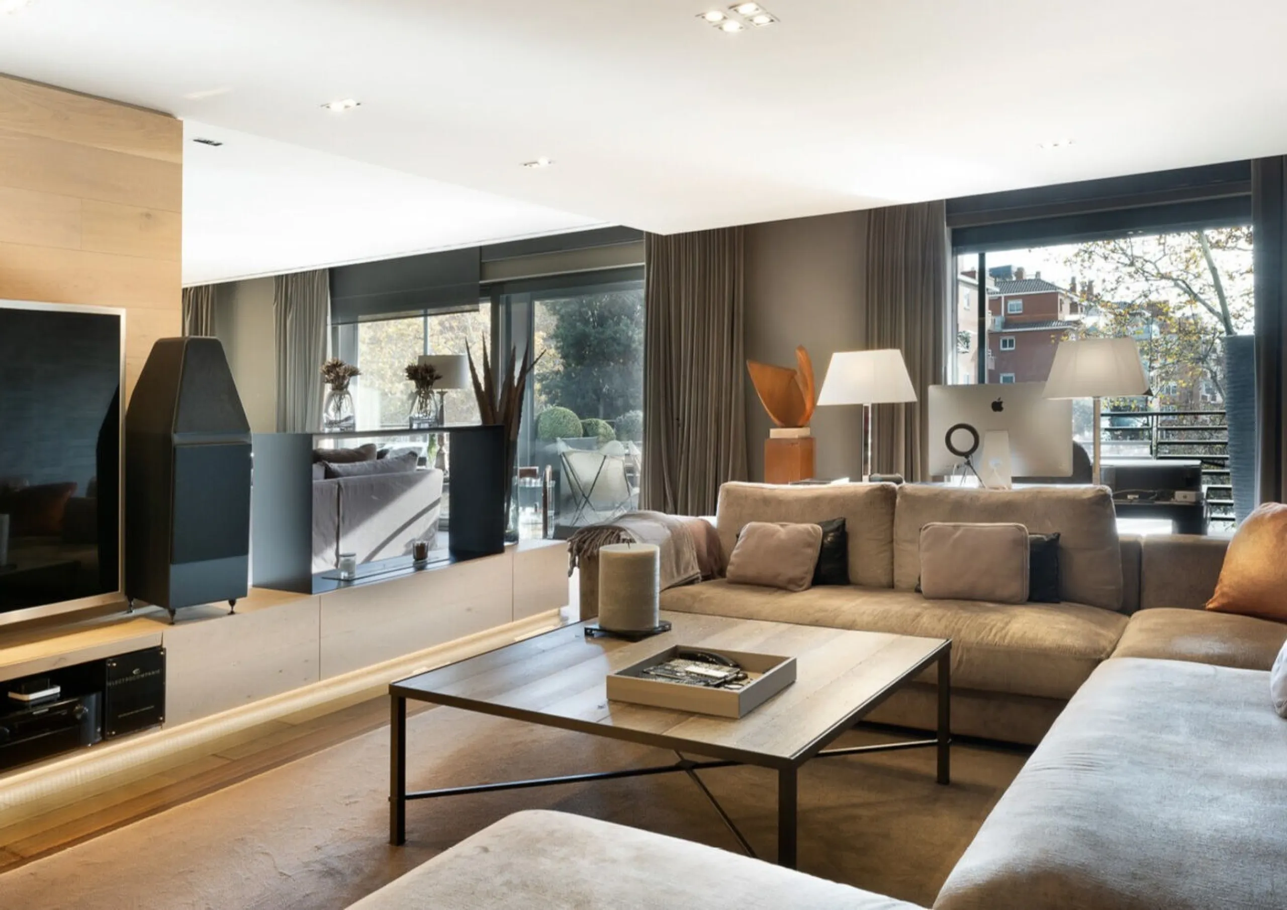 Spacious Refurbished Apartment with Terrace and Pool in Bonanova, Barcelona