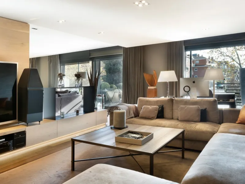 Spacious Refurbished Apartment with Terrace and Pool in Bonanova, Barcelona