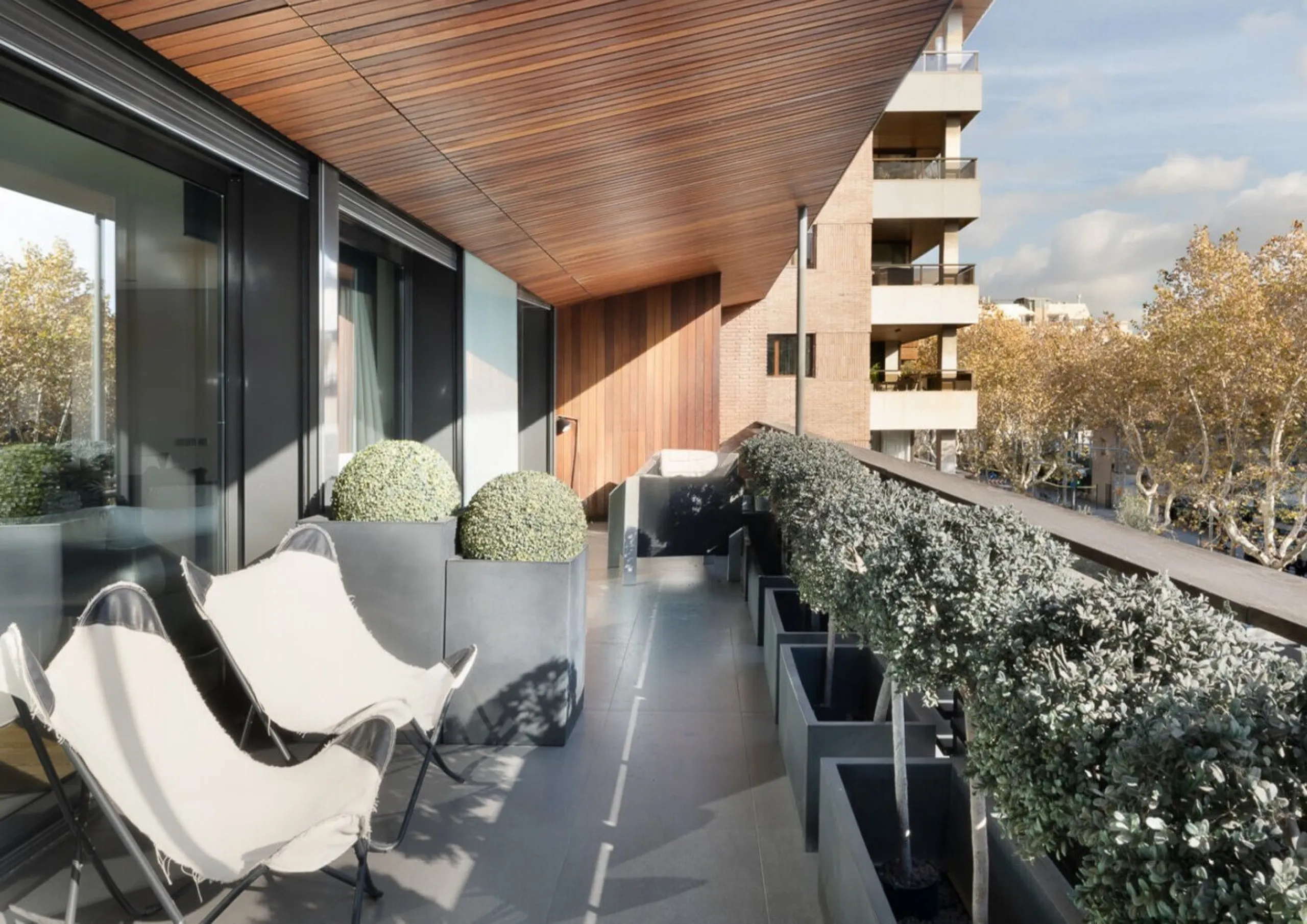 Spacious Refurbished Apartment with Terrace and Pool in Bonanova, Barcelona