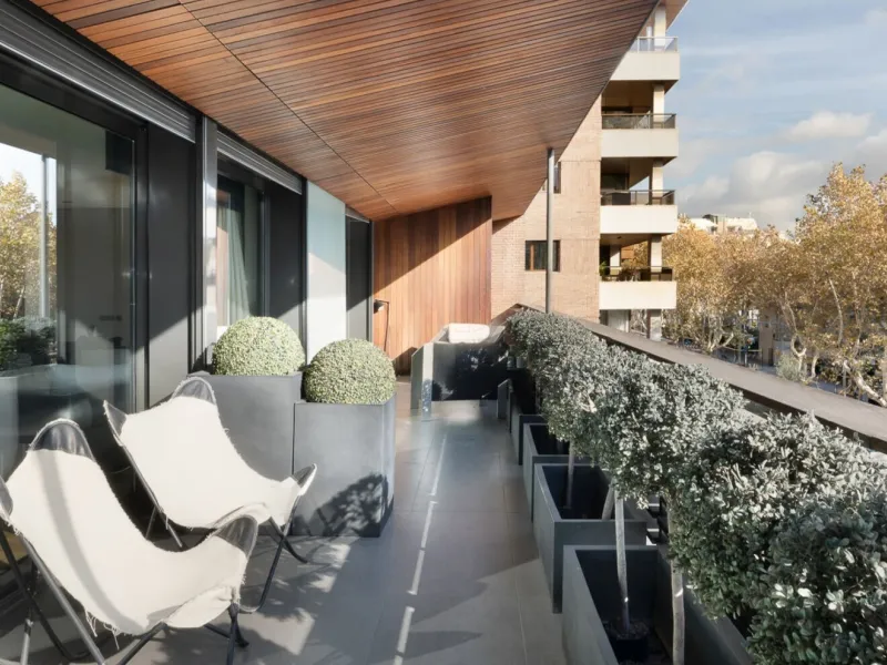 Spacious Refurbished Apartment with Terrace and Pool in Bonanova, Barcelona