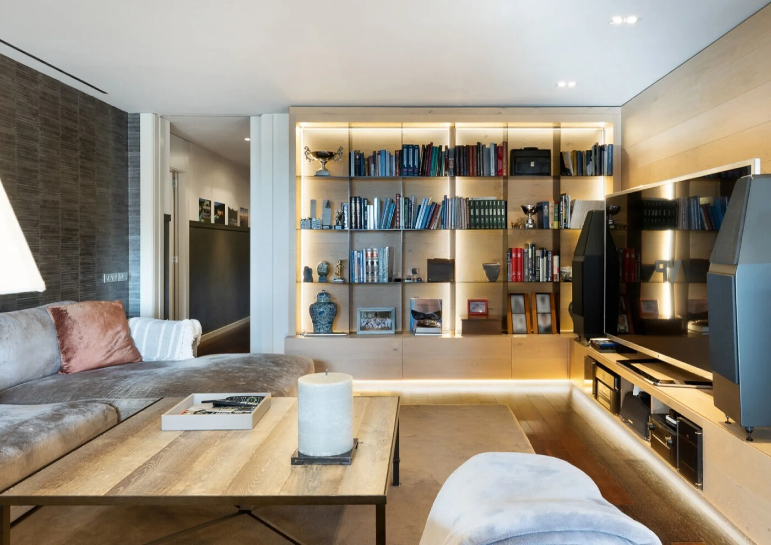 Spacious Refurbished Apartment with Terrace and Pool in Bonanova, Barcelona