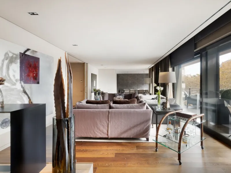 Spacious Refurbished Apartment with Terrace and Pool in Bonanova, Barcelona