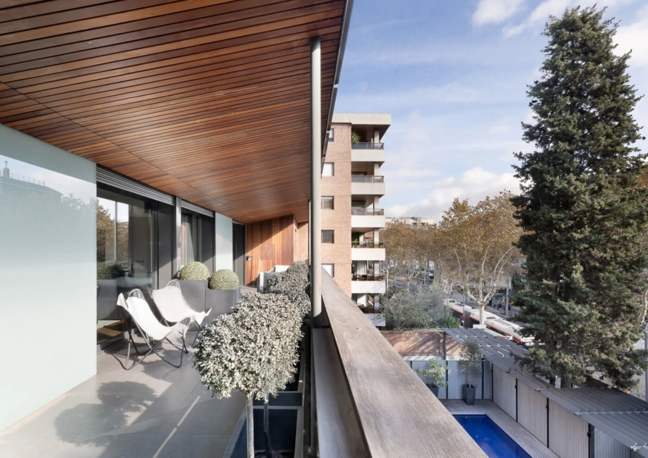 Spacious Refurbished Apartment with Terrace and Pool in Bonanova, Barcelona