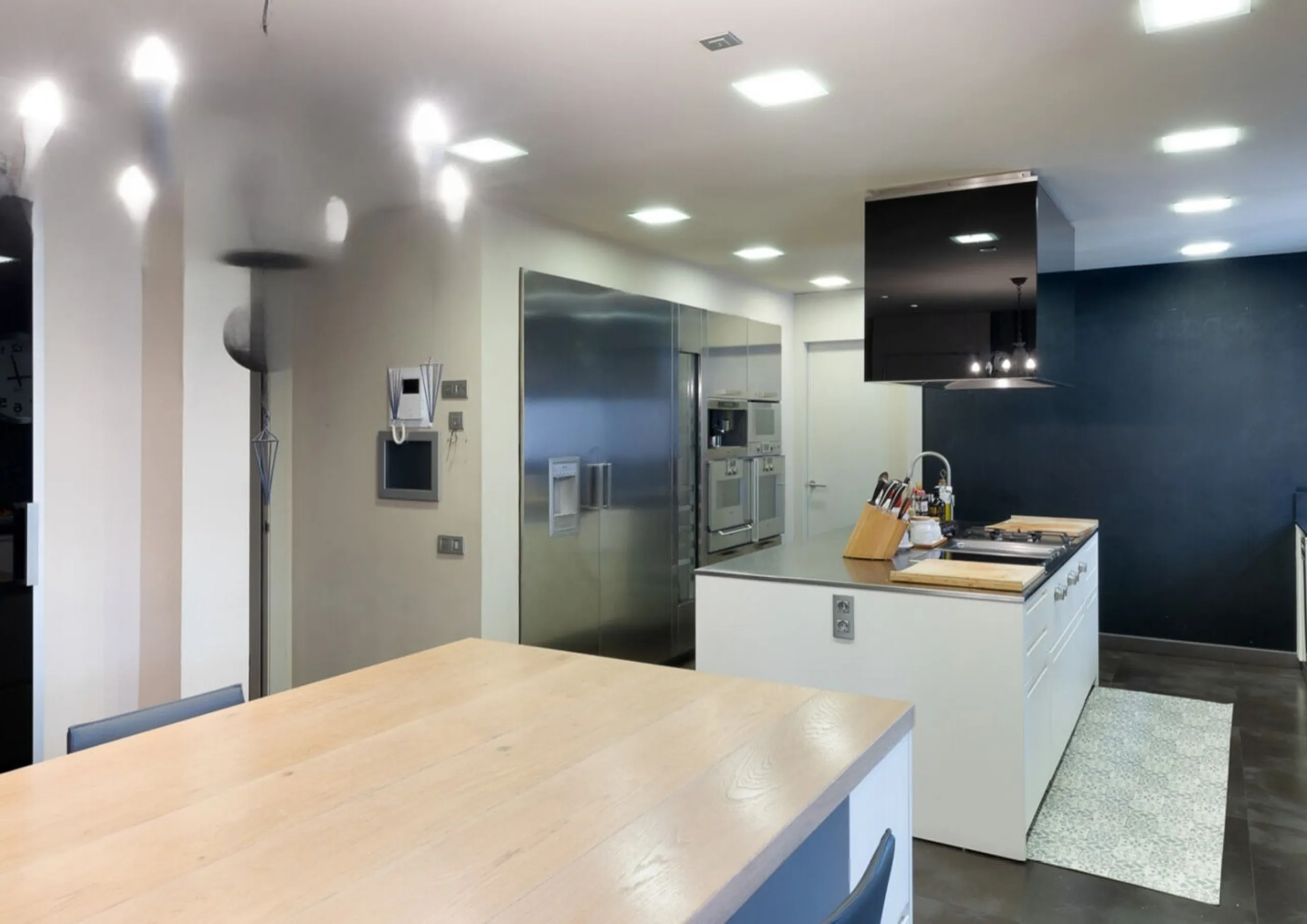 Spacious Refurbished Apartment with Terrace and Pool in Bonanova, Barcelona