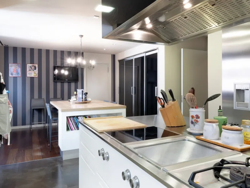 Spacious Refurbished Apartment with Terrace and Pool in Bonanova, Barcelona