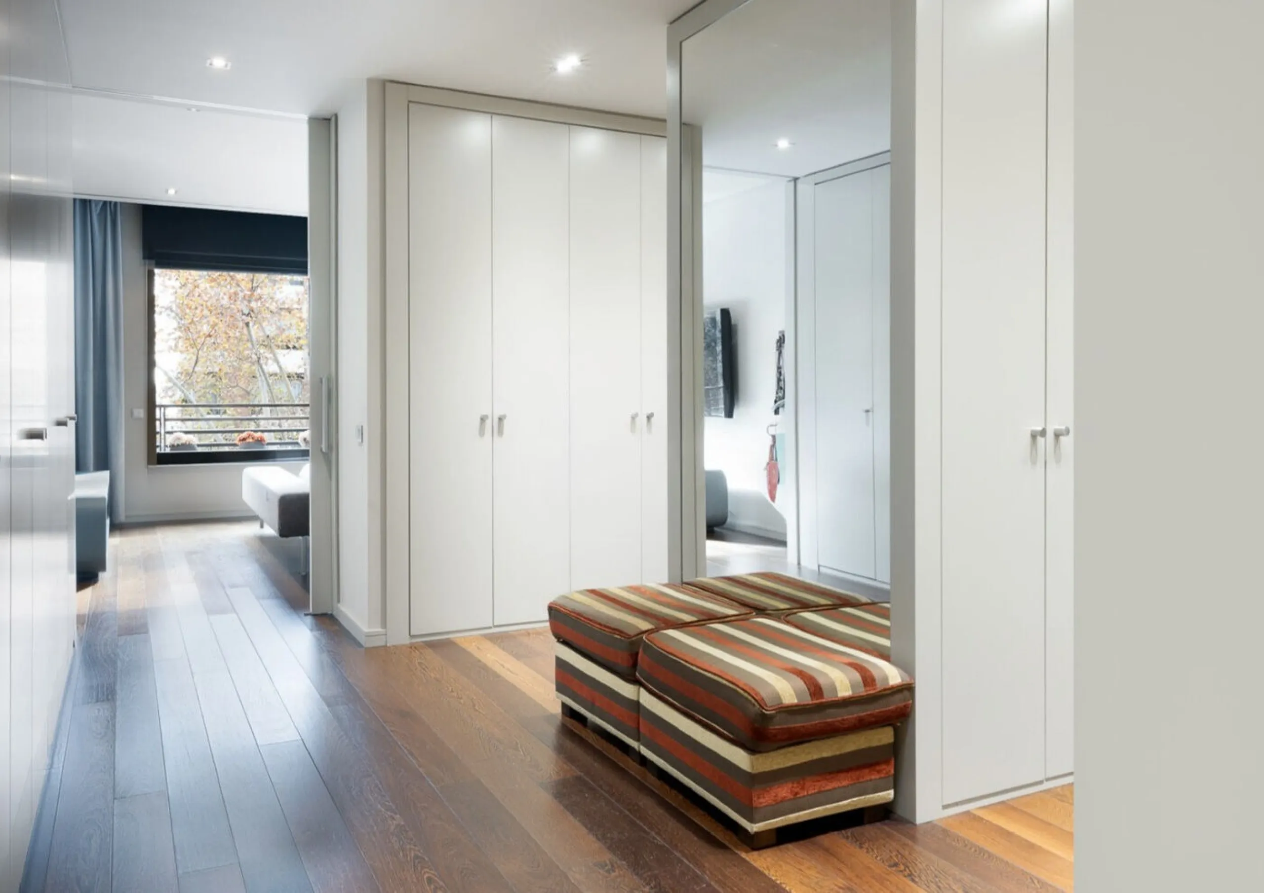 Spacious Refurbished Apartment with Terrace and Pool in Bonanova, Barcelona