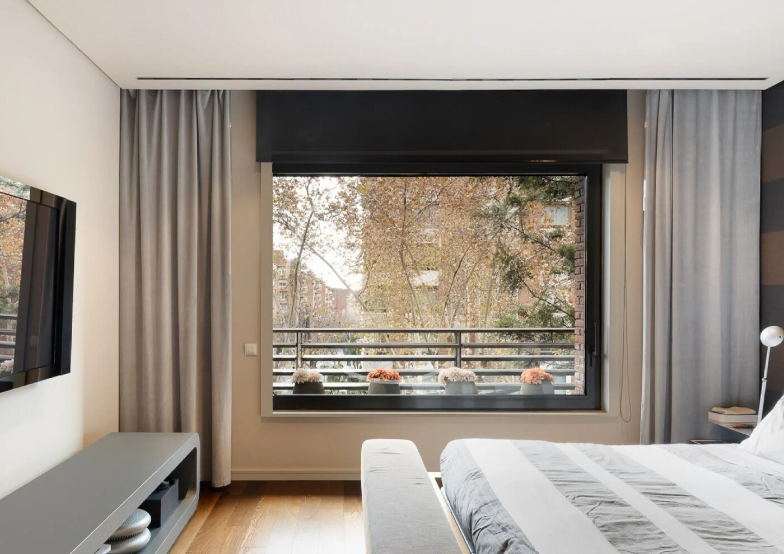 Spacious Refurbished Apartment with Terrace and Pool in Bonanova, Barcelona
