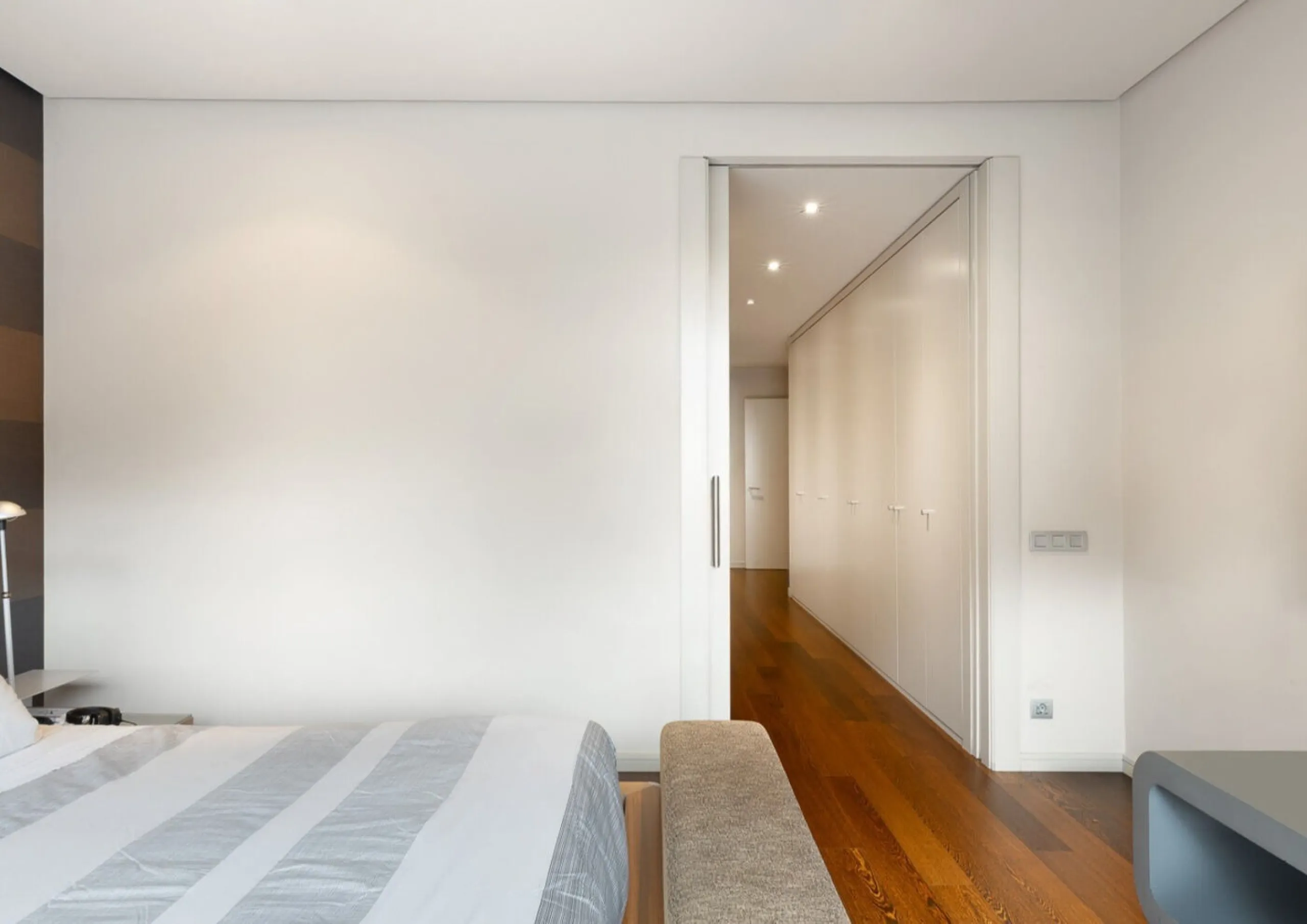 Spacious Refurbished Apartment with Terrace and Pool in Bonanova, Barcelona
