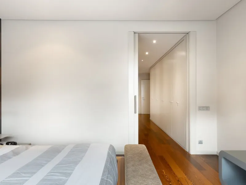 Spacious Refurbished Apartment with Terrace and Pool in Bonanova, Barcelona