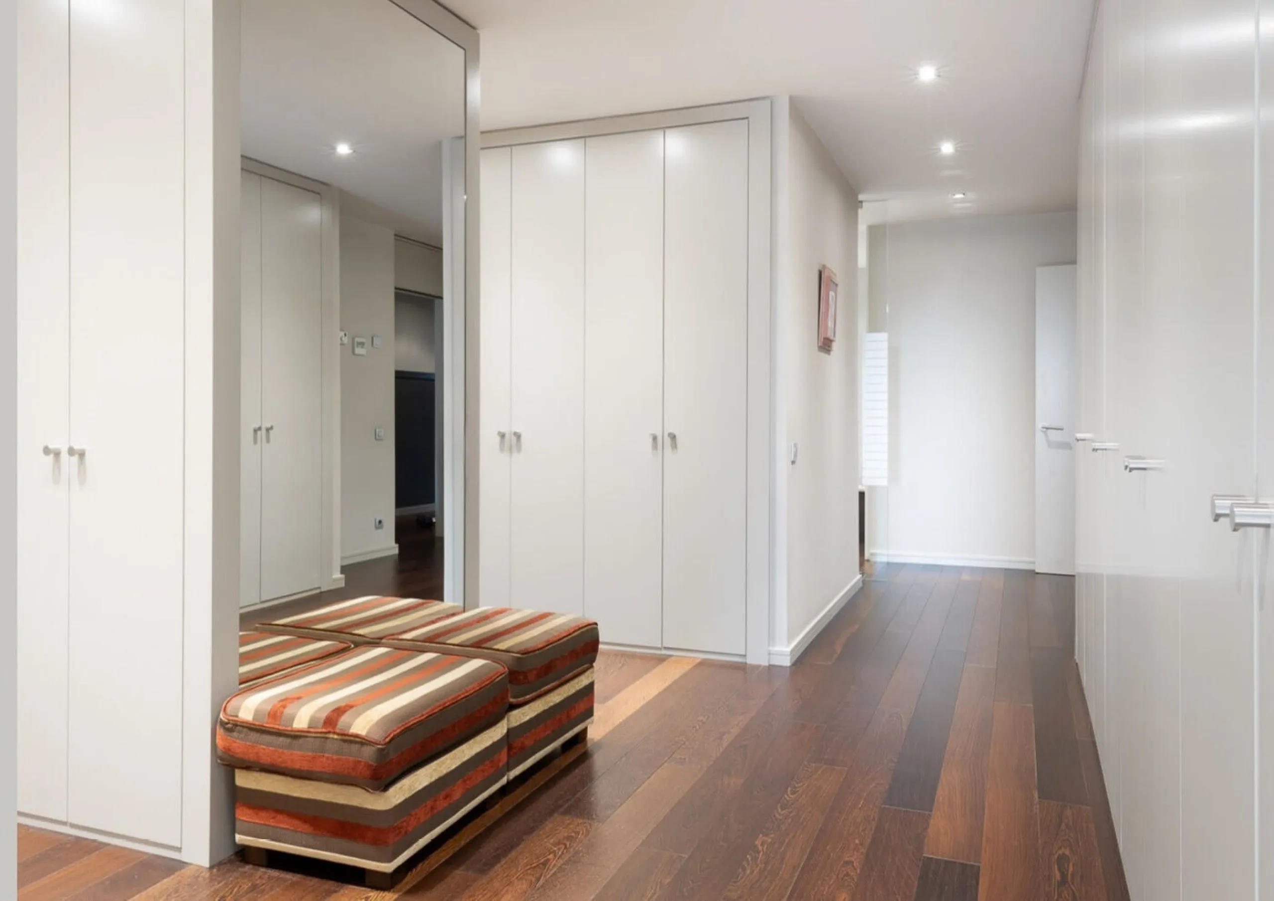 Spacious Refurbished Apartment with Terrace and Pool in Bonanova, Barcelona