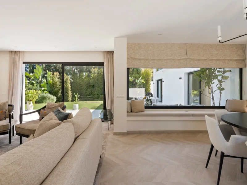 Introducing this fully renovated villa, ideally situated on a quiet cul-de-sac in the highly sought-after area of Las Brisas, just a short walk from Las Brisas Golf Club.