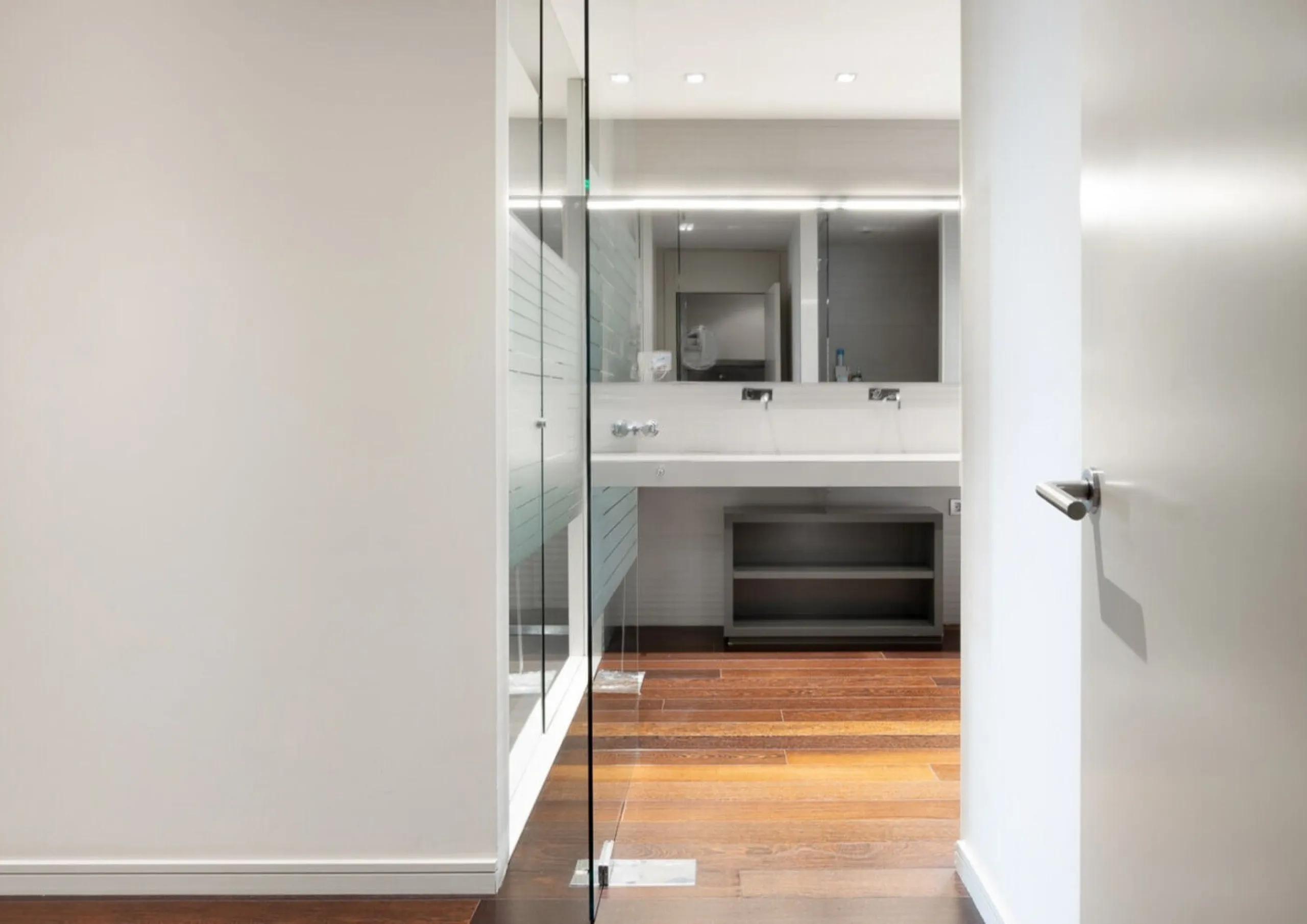 Spacious Refurbished Apartment with Terrace and Pool in Bonanova, Barcelona