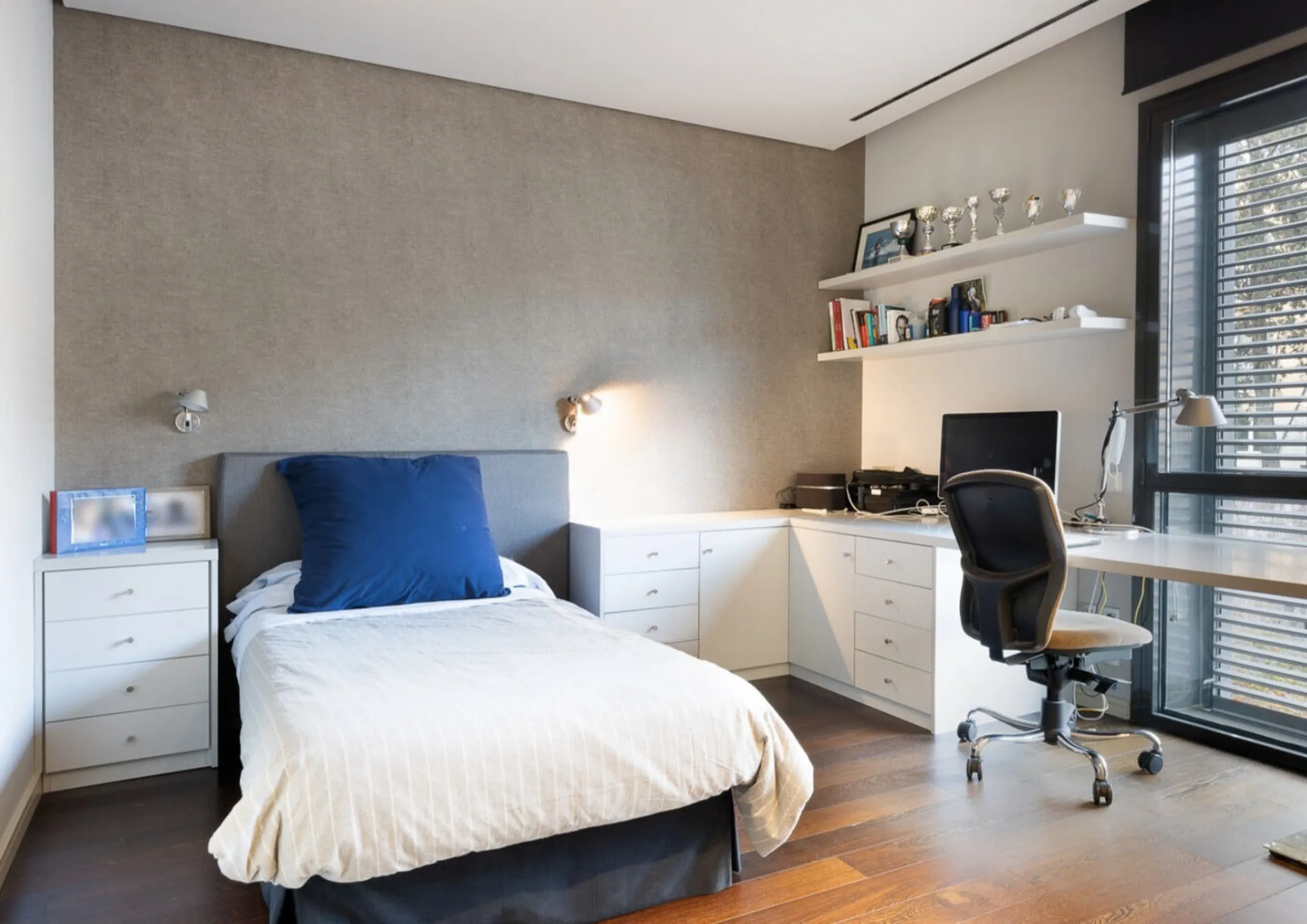 Spacious Refurbished Apartment with Terrace and Pool in Bonanova, Barcelona
