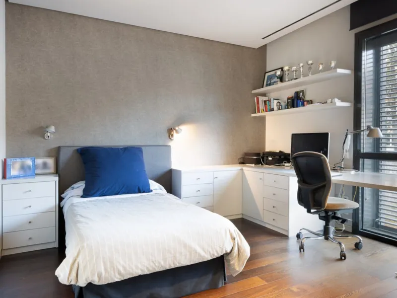 Spacious Refurbished Apartment with Terrace and Pool in Bonanova, Barcelona