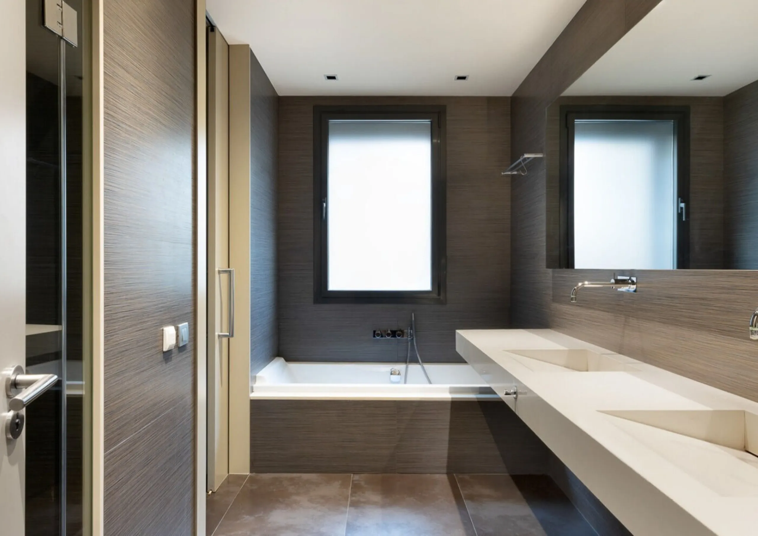 Spacious Refurbished Apartment with Terrace and Pool in Bonanova, Barcelona