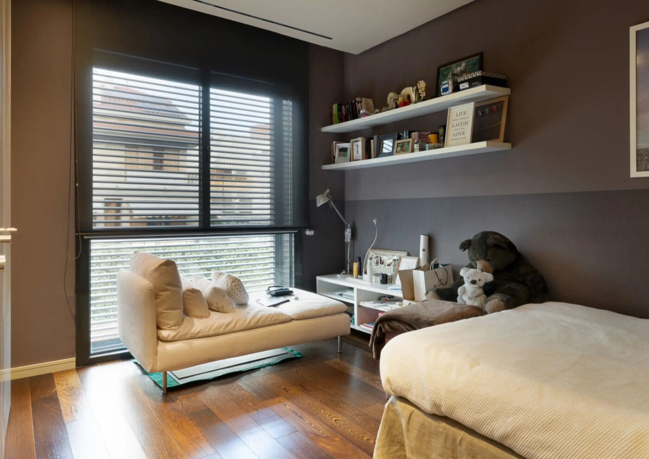 Spacious Refurbished Apartment with Terrace and Pool in Bonanova, Barcelona