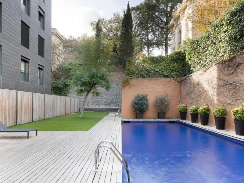 Spacious Refurbished Apartment with Terrace and Pool in Bonanova, Barcelona