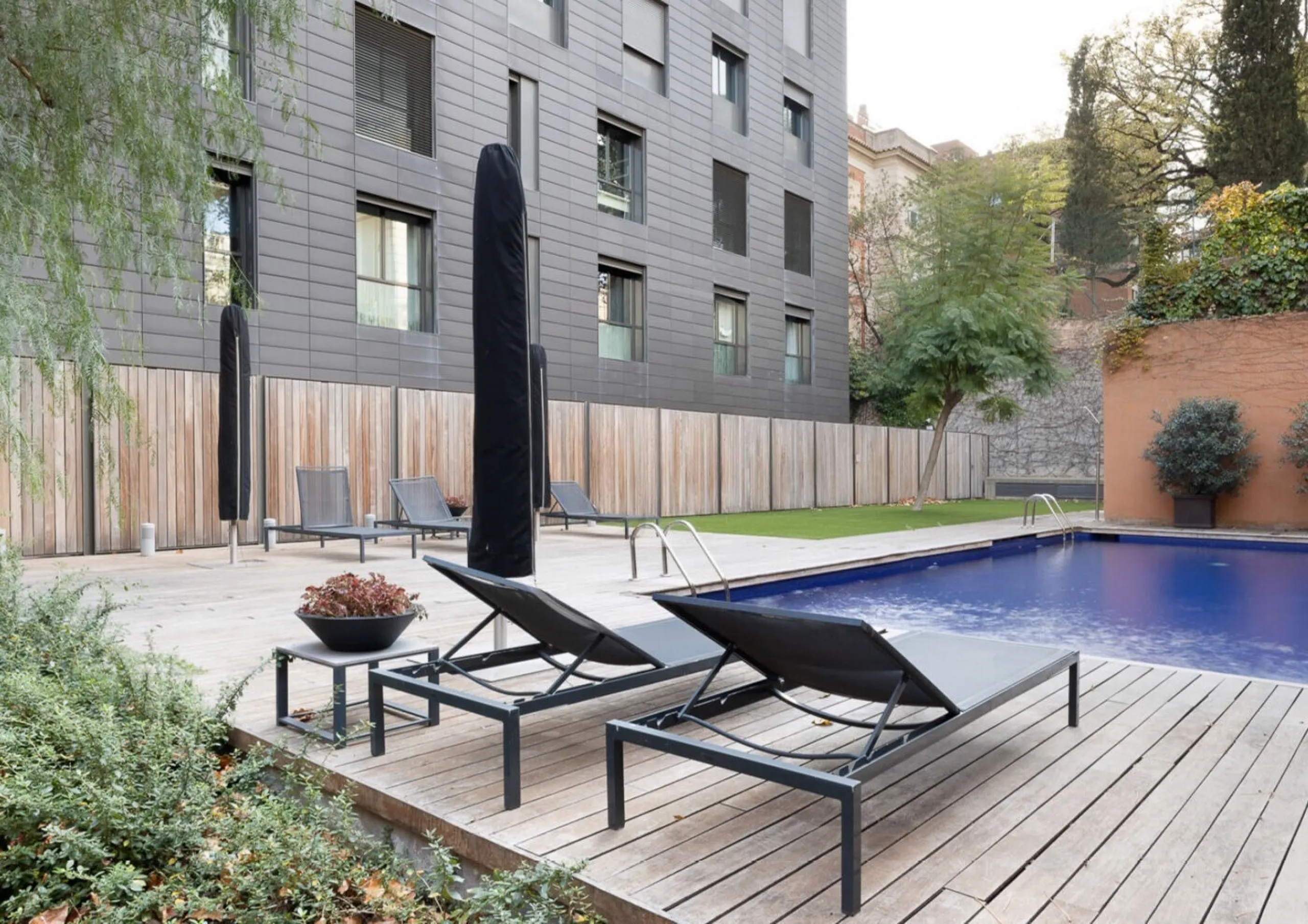Spacious Refurbished Apartment with Terrace and Pool in Bonanova, Barcelona