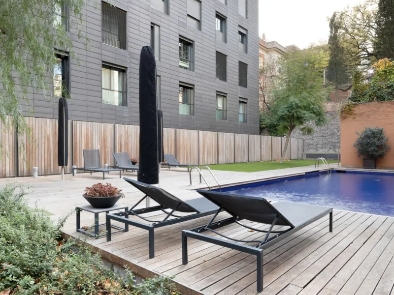 Spacious Refurbished Apartment with Terrace and Pool in Bonanova, Barcelona