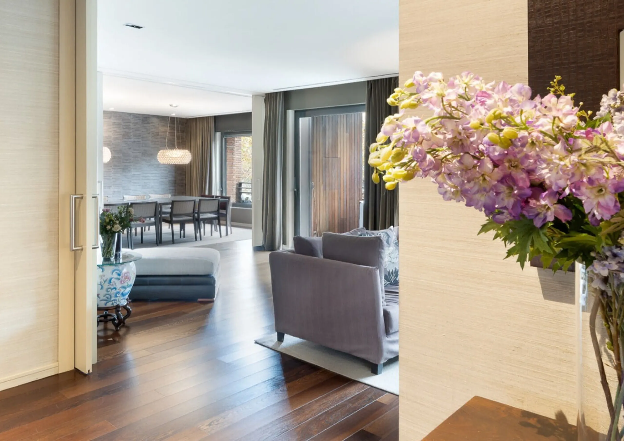 Spacious Refurbished Apartment with Terrace and Pool in Bonanova, Barcelona