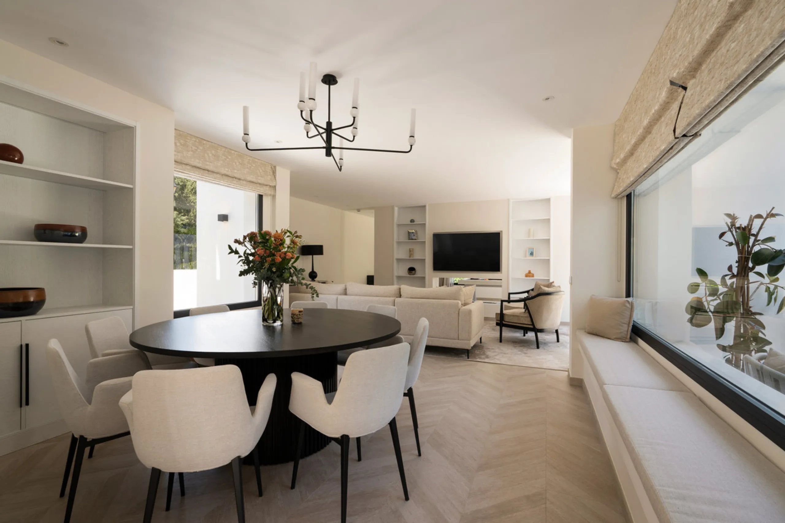 Introducing this fully renovated villa, ideally situated on a quiet cul-de-sac in the highly sought-after area of Las Brisas, just a short walk from Las Brisas Golf Club.