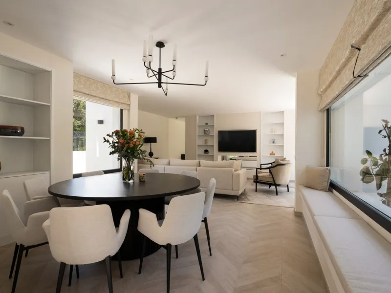 Introducing this fully renovated villa, ideally situated on a quiet cul-de-sac in the highly sought-after area of Las Brisas, just a short walk from Las Brisas Golf Club.