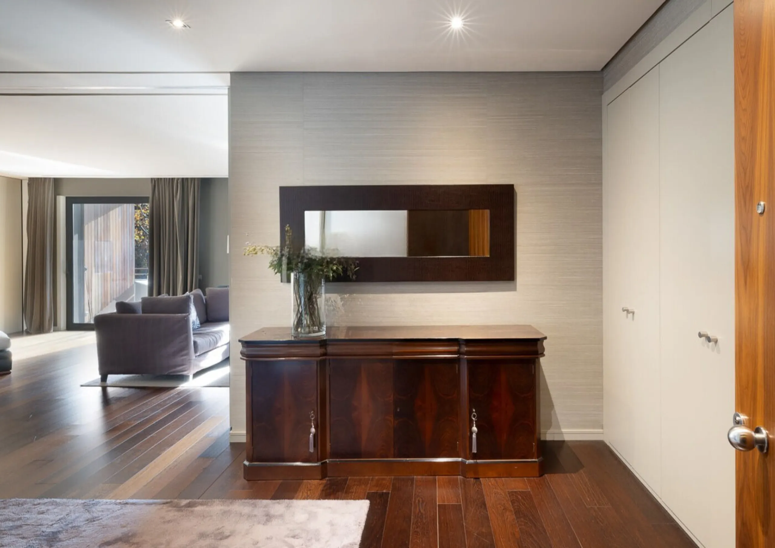 Spacious Refurbished Apartment with Terrace and Pool in Bonanova, Barcelona