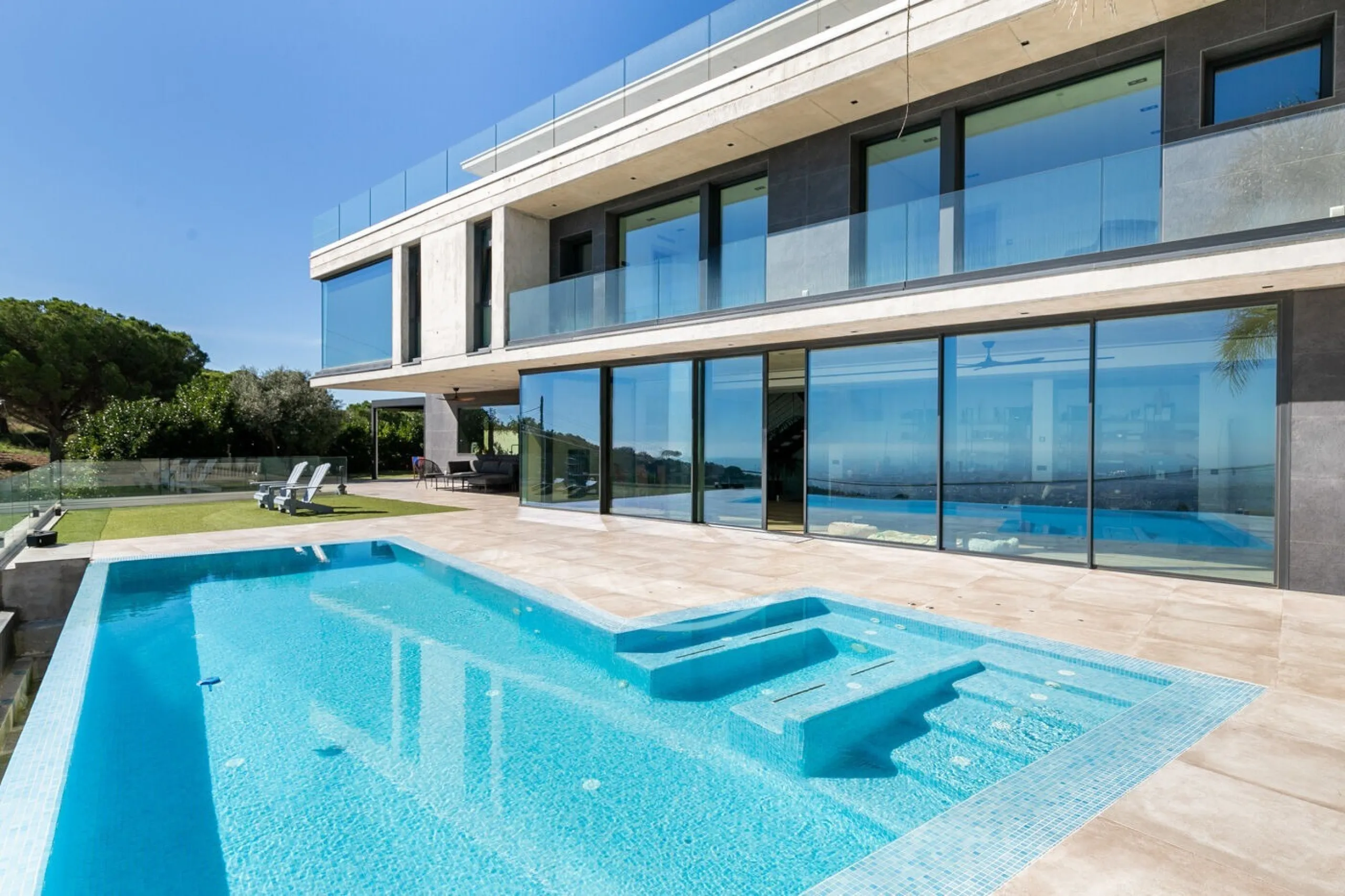 Luxury Villa with Panoramic Views and Infinity Pool in Vallvidrera, Barcelona