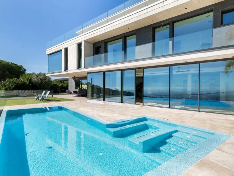 Luxury Villa with Panoramic Views and Infinity Pool in Vallvidrera, Barcelona