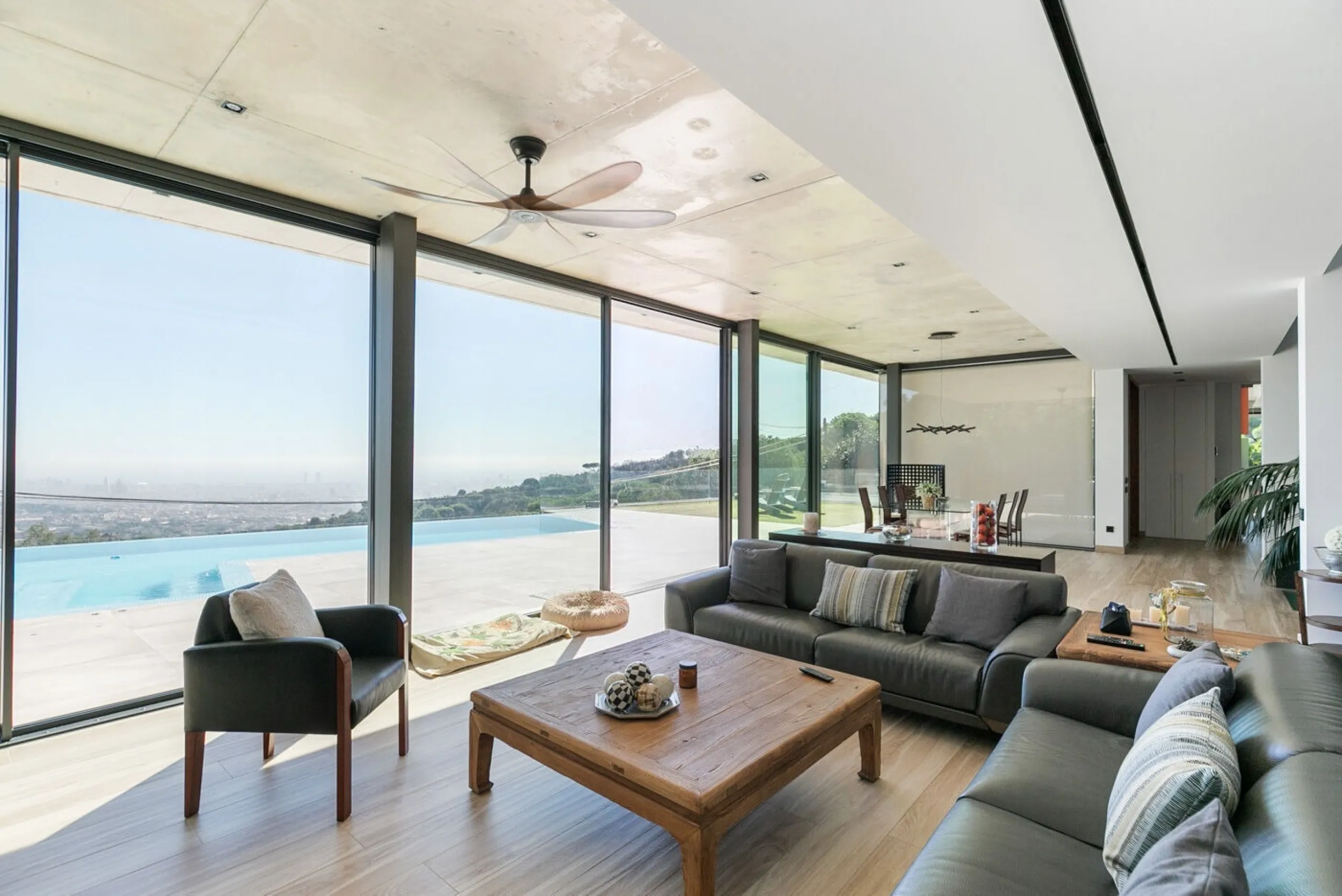 Luxury Villa with Panoramic Views and Infinity Pool in Vallvidrera, Barcelona