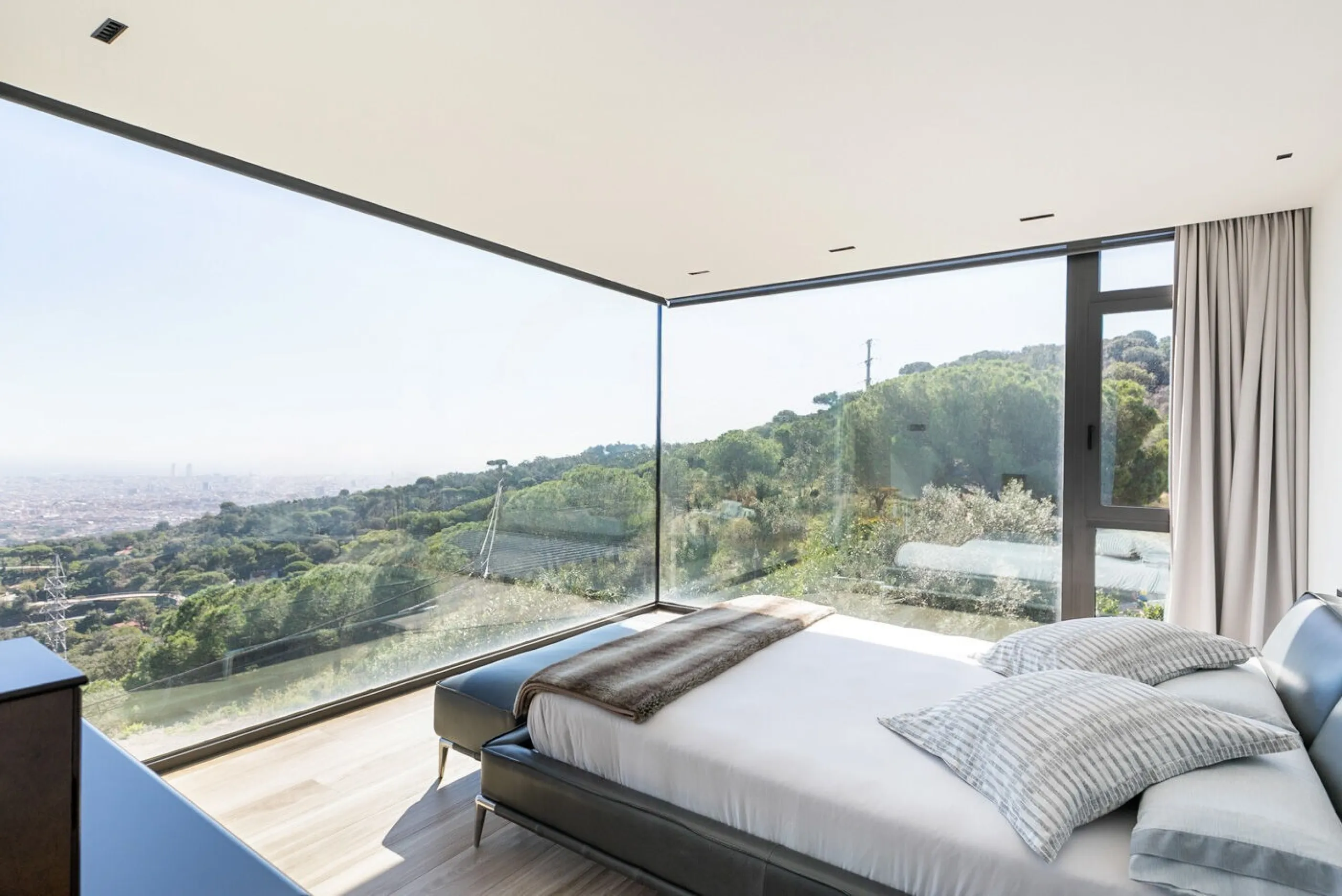 Luxury Villa with Panoramic Views and Infinity Pool in Vallvidrera, Barcelona