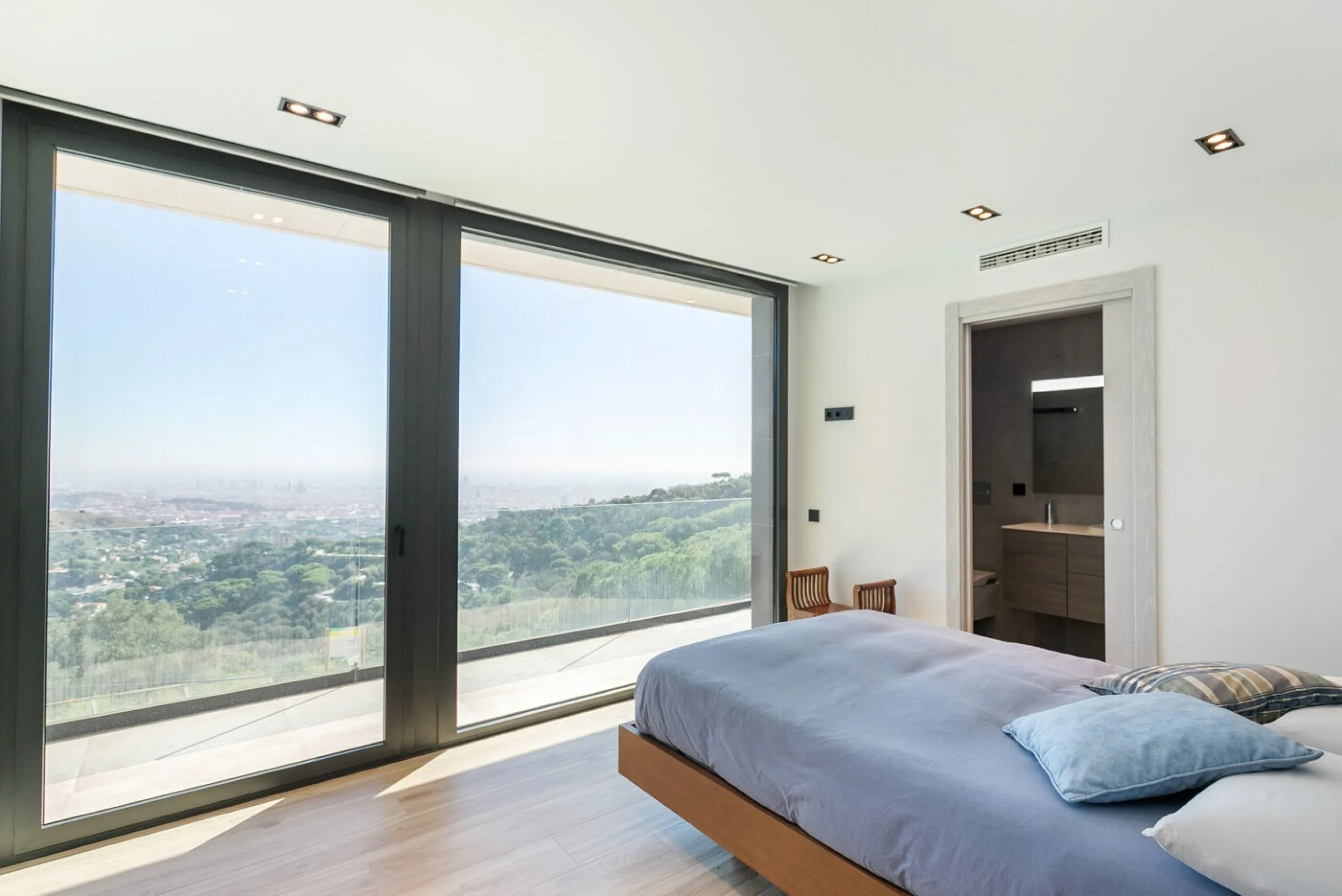 Luxury Villa with Panoramic Views and Infinity Pool in Vallvidrera, Barcelona