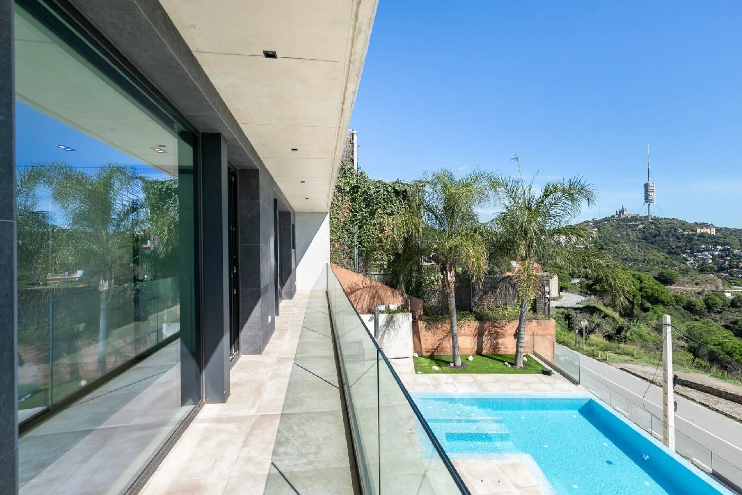 Luxury Villa with Panoramic Views and Infinity Pool in Vallvidrera, Barcelona