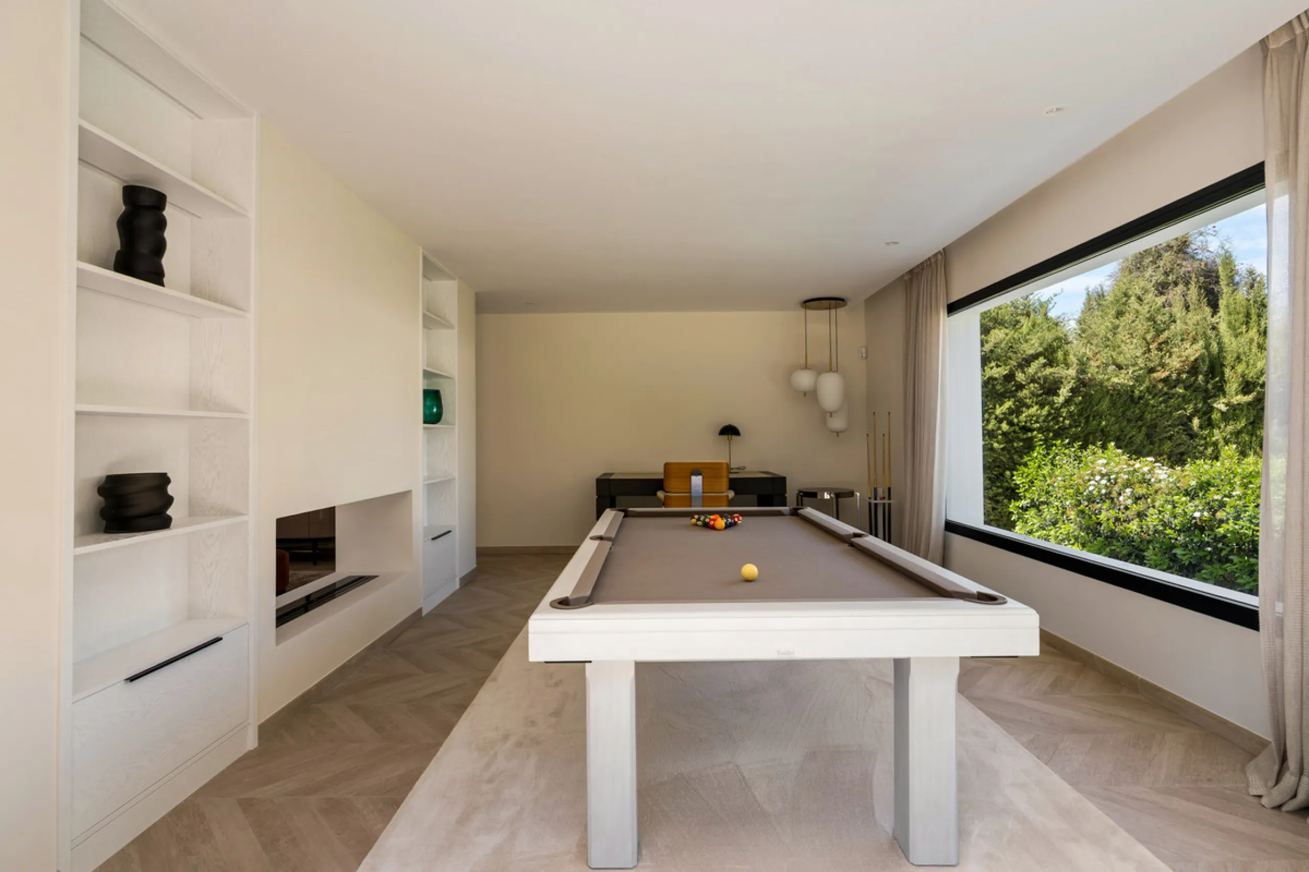 Introducing this fully renovated villa, ideally situated on a quiet cul-de-sac in the highly sought-after area of Las Brisas, just a short walk from Las Brisas Golf Club.