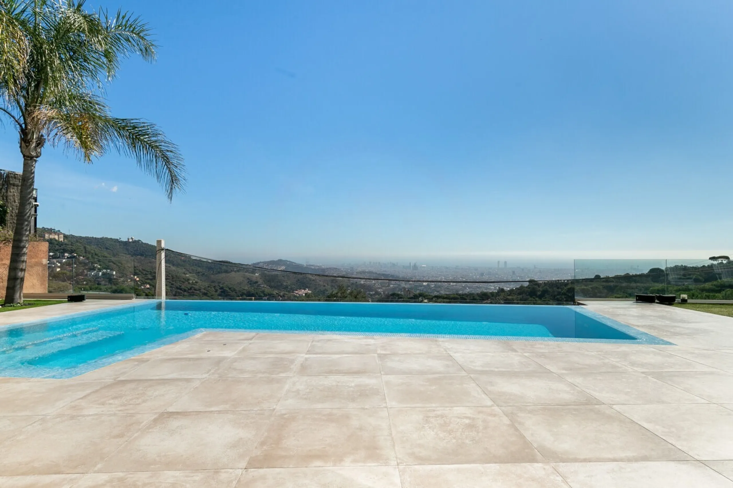 Luxury Villa with Panoramic Views and Infinity Pool in Vallvidrera, Barcelona