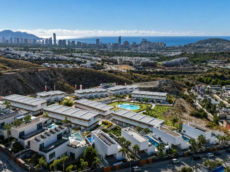 Современный таунхаус с собственным садом и видом на море в Finestrat, Alicante