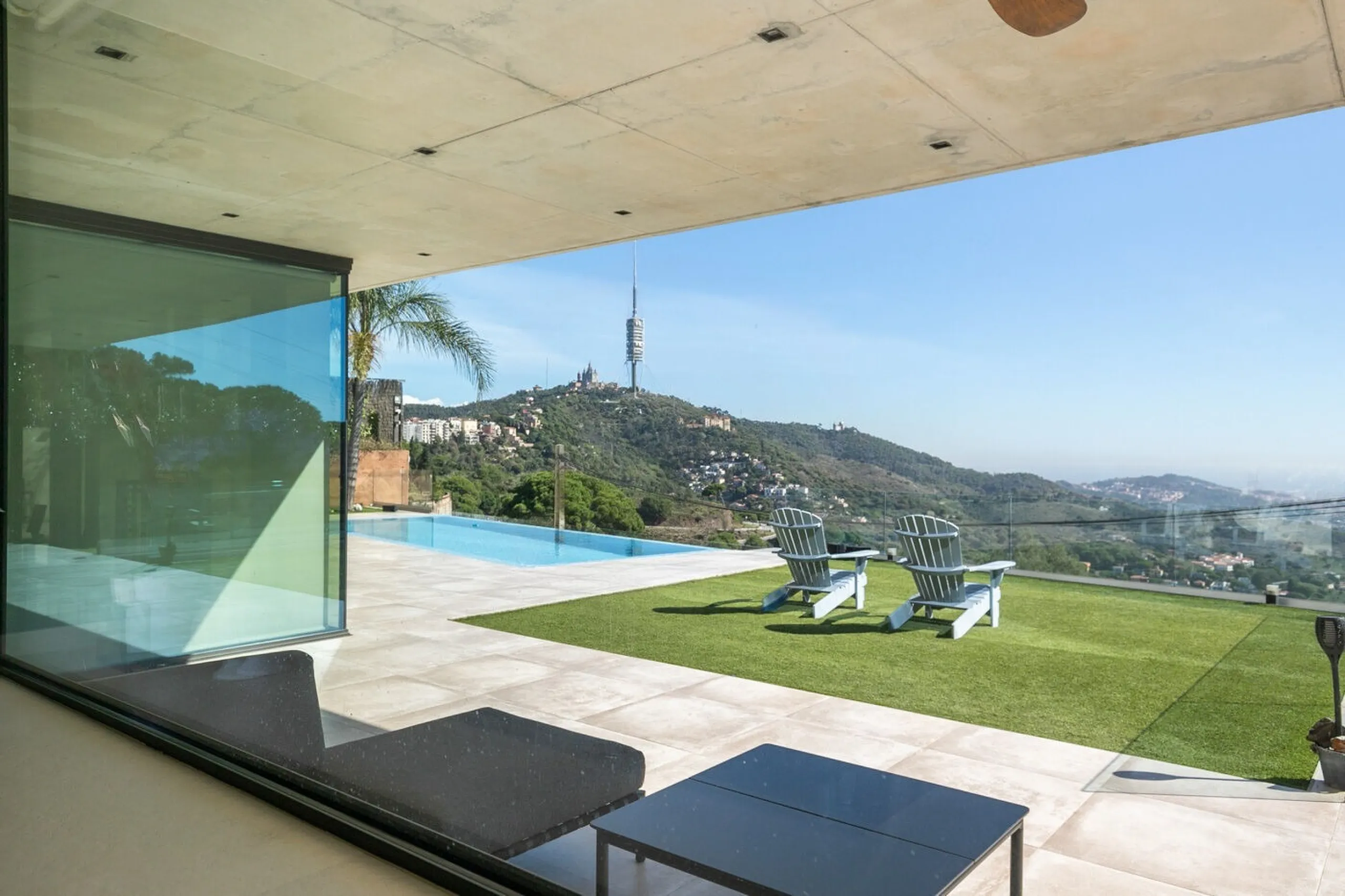 Luxury Villa with Panoramic Views and Infinity Pool in Vallvidrera, Barcelona