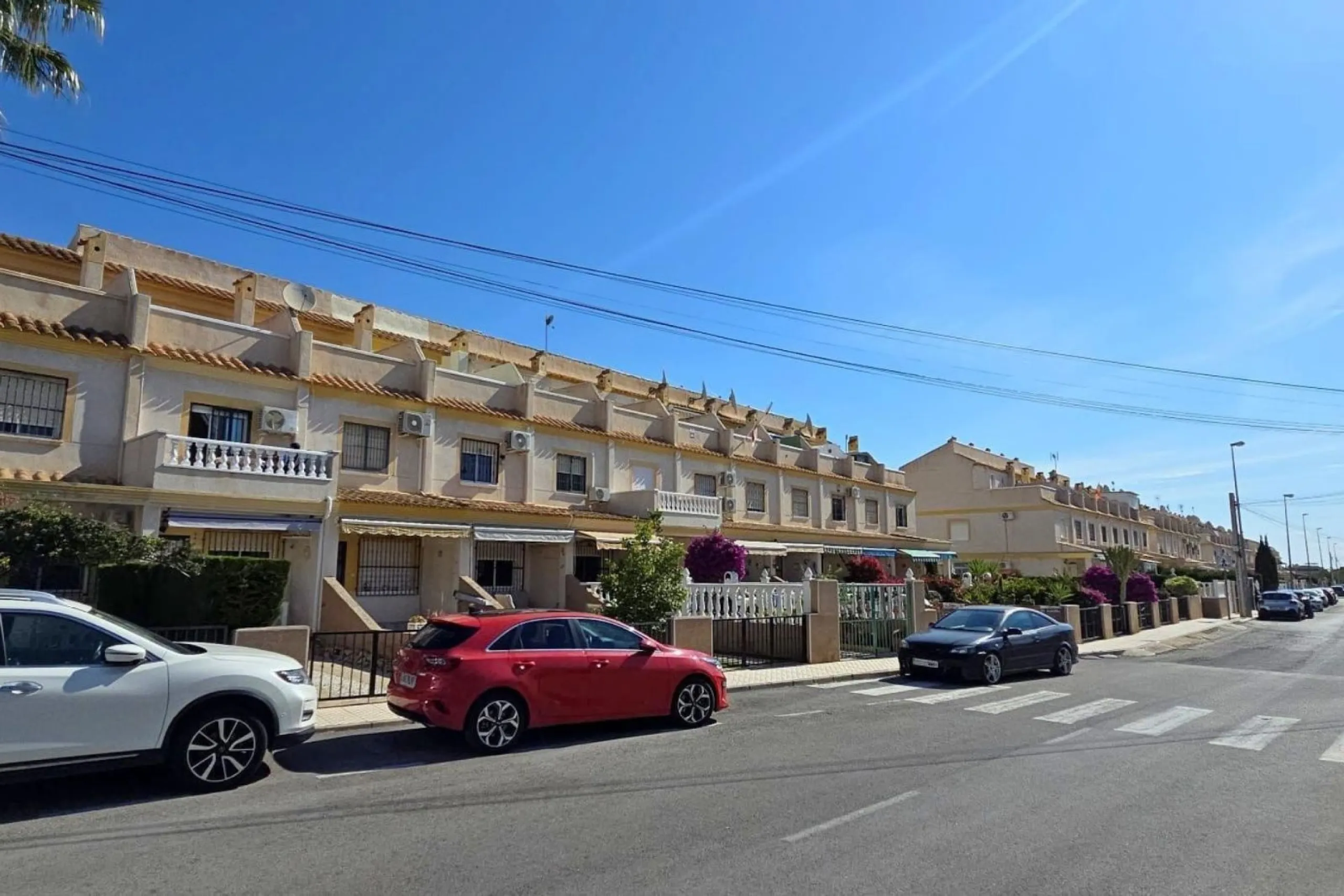 Просторный таунхаус с собственным солярием и бассейном в Villamartín, Orihuela Costa