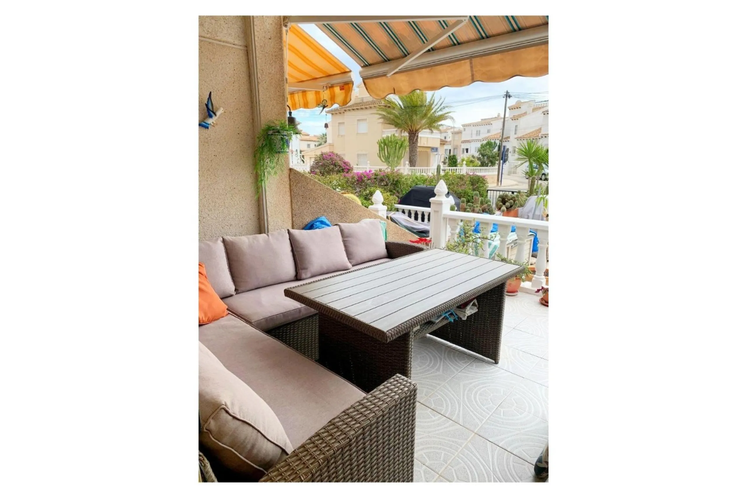 Просторный таунхаус с собственным солярием и бассейном в Villamartín, Orihuela Costa