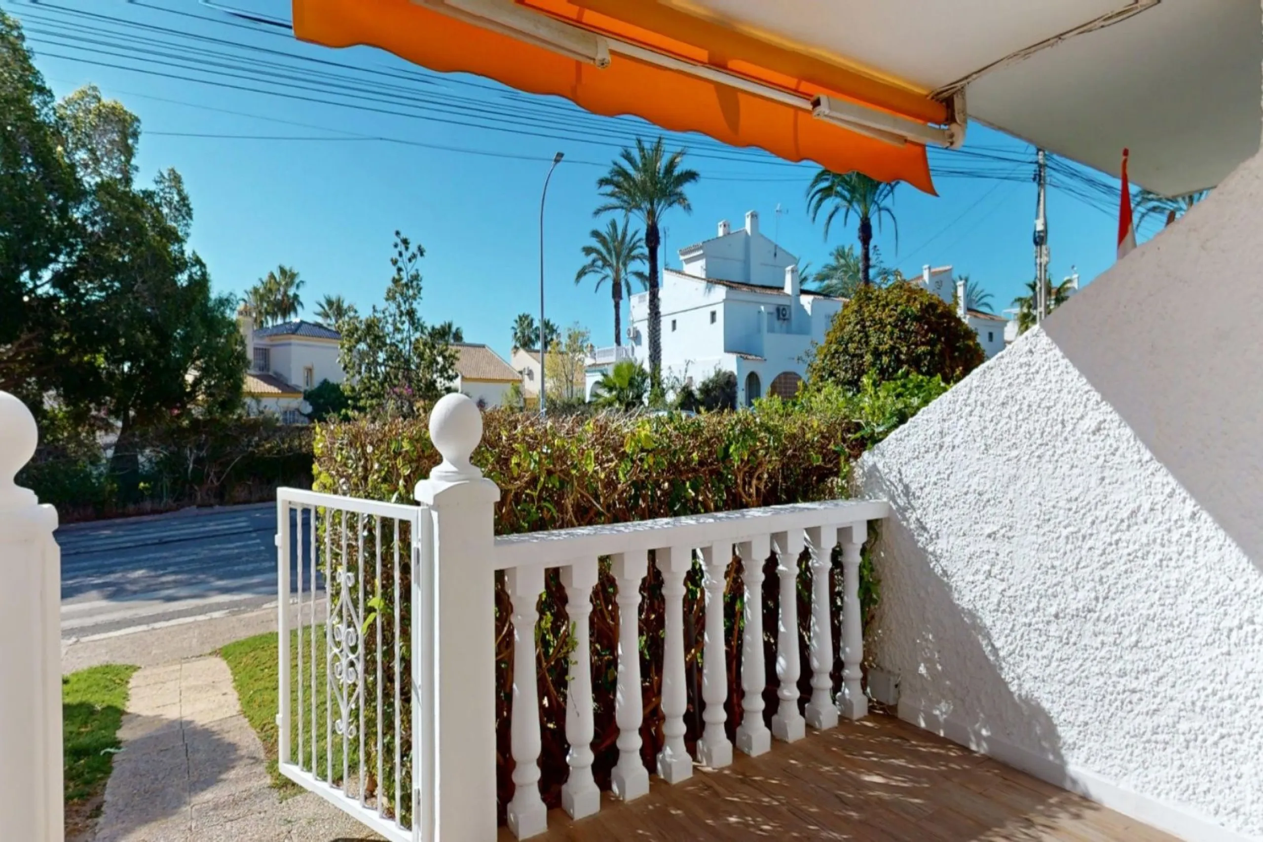 Отремонтированный бунгало на первом этаже рядом с гольф-полем Villamartín, Orihuela Costa
