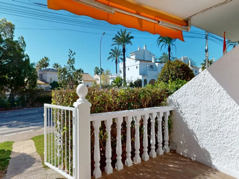 Отремонтированный бунгало на первом этаже рядом с гольф-полем Villamartín, Orihuela Costa
