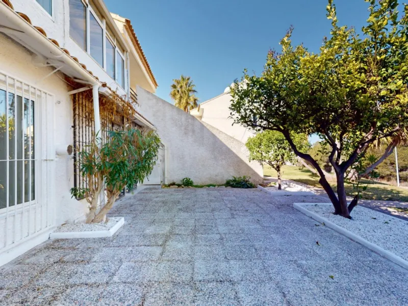Отремонтированный бунгало на первом этаже рядом с гольф-полем Villamartín, Orihuela Costa